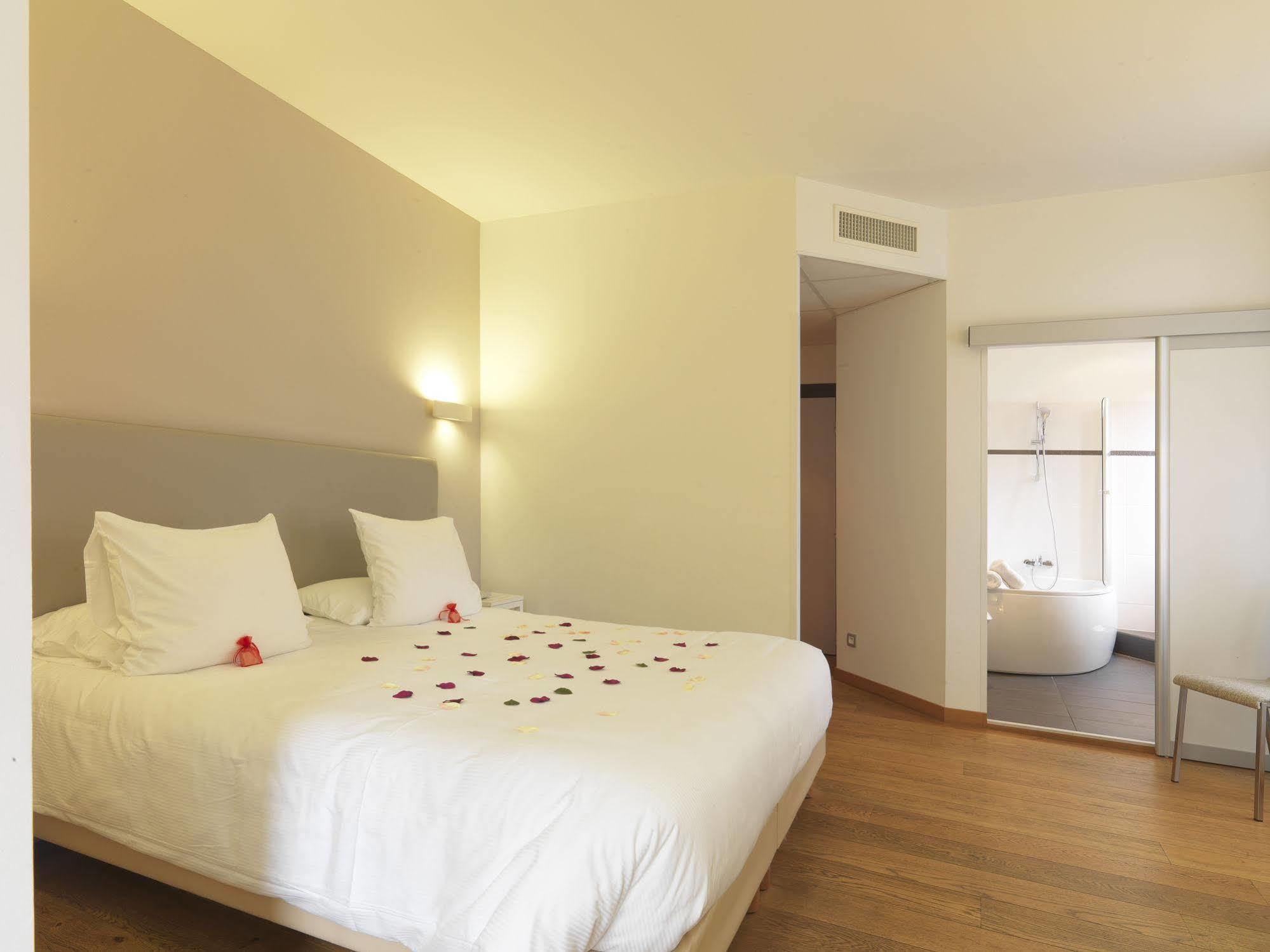 Le Manoir D'Agnes Logis Hotel Restaurant Tarascon-sur-Ariege Luaran gambar